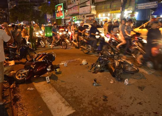 Liên tiếp xảy ra hai vụ tai nạn nghiêm trọng, nhiều người thương vong ảnh 1