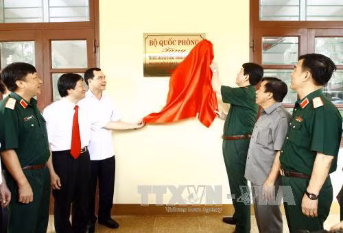 Thượng tướng Lương Cường thăm, tặng quà Trung tâm Điều dưỡng thương binh Duy Tiên ảnh 1