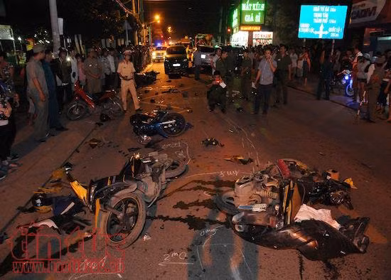 Liên tiếp xảy ra hai vụ tai nạn nghiêm trọng, nhiều người thương vong ảnh 4