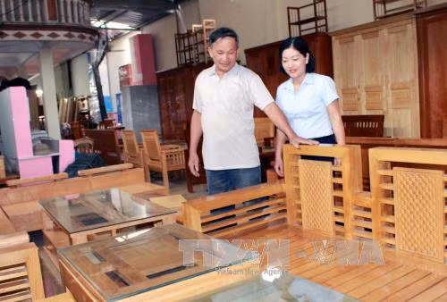 Thương binh Nguyễn Quang Văn làm giàu từ nghề mộc ảnh 2