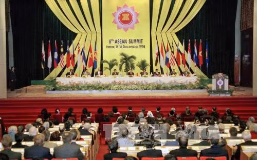 22 năm làm thành viên, Việt Nam khẳng định vị thế trong ASEAN ảnh 1