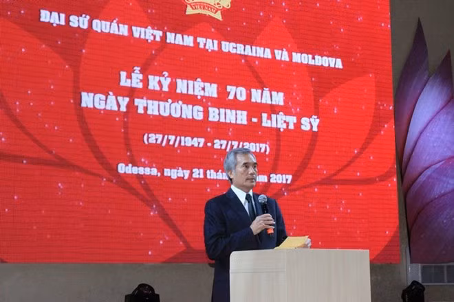 Kỷ niệm 70 năm ngày thương binh liệt sỹ tại Ukraine ảnh 1
