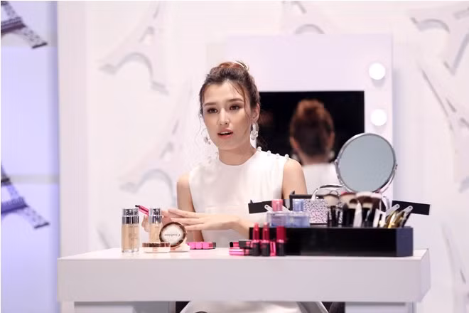 'Nam thần' Hữu Vi 'thả thính' thí sinh The Face ảnh 8