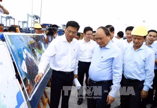 Thủ tướng Nguyễn Xuân Phúc thăm Cảng quốc tế Cái Mép ảnh 2