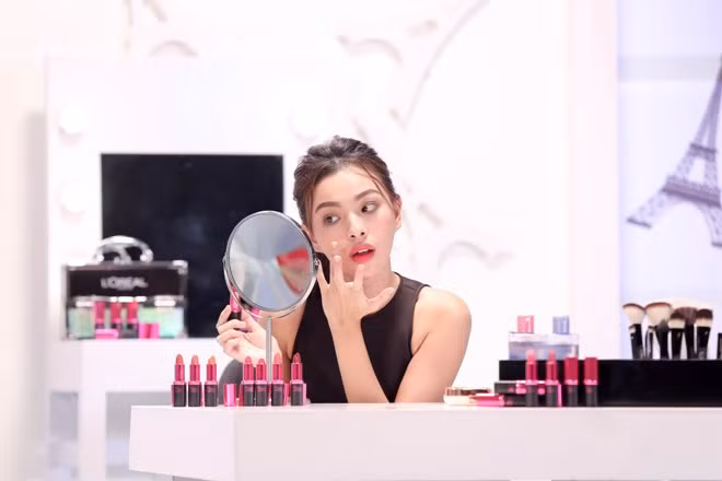 'Nam thần' Hữu Vi 'thả thính' thí sinh The Face ảnh 10