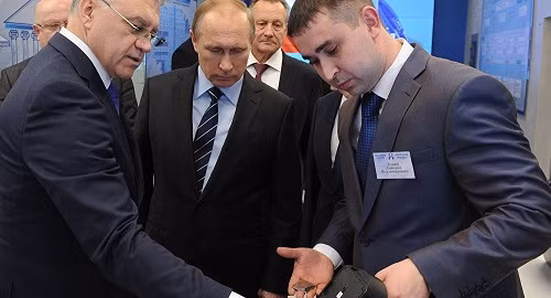 Tổng thống Putin được trao "chìa khóa bầu trời" ảnh 1