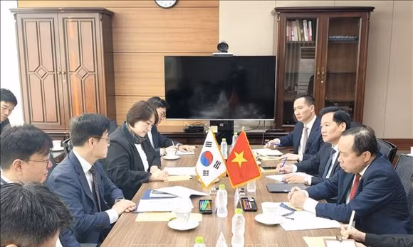 Việt Nam mở rộng hợp tác năng lượng nguyên tử và an toàn điện hạt nhân với các đối tác quốc tế