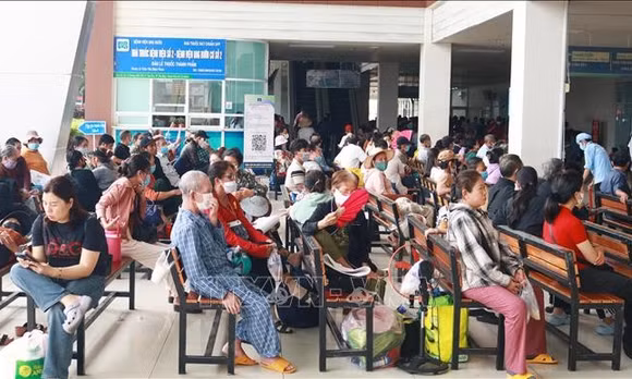 Mở rộng hệ thống điều trị ung thư hiện đại, gỡ “nút thắt” quá tải