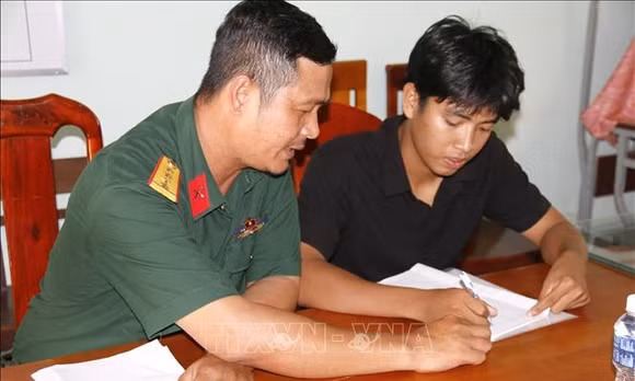 Những lá đơn tự nguyện tiếp nối truyền thống và khát vọng cống hiến
