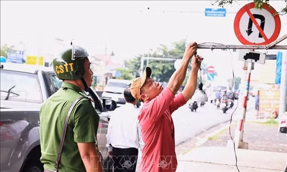 Xem xét nhân rộng mô hình 'Xã, phường an toàn giao thông'