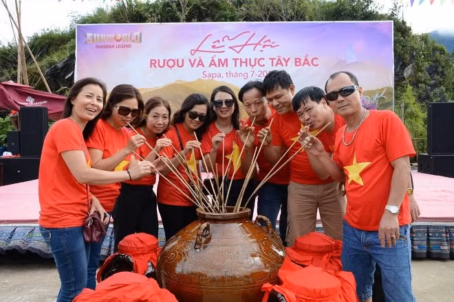  Du khách hào hứng với Không gian Ẩm thực Tây Bắc Sun World Fansipan Legend ảnh 7