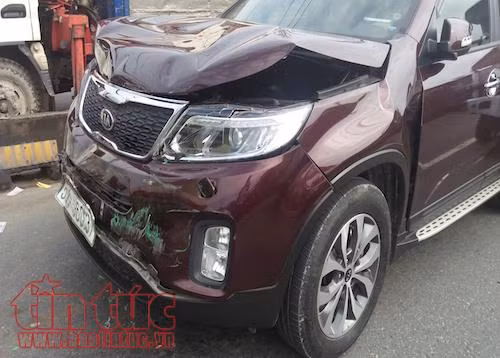 3 xe ô tô đâm liên hoàn, Quốc lộ 1A ùn tắc nghiêm trọng ảnh 3