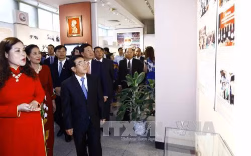 Triển lãm 'Quan hệ hữu nghị truyền thống, đoàn kết đặc biệt Việt Nam - Lào, Lào - Việt Nam' ảnh 1