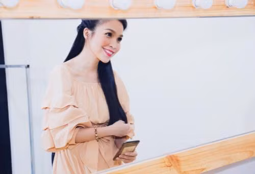 Hiền Thục xuất hiện đằm thắm với tà áo dài phụ diễn cho 'bà mẹ nhí' ảnh 6