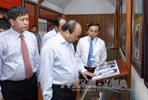 Thủ tướng dâng hương tại Khu di tích lịch sử Trung đoàn 52 Tây Tiến ảnh 2