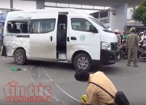 Xe tải đâm xe khách, nhiều người bị thương ảnh 1