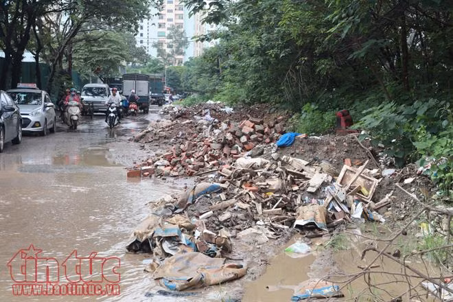 Đường Nguyễn Cảnh Dị xuống cấp nghiêm trọng, tiềm ẩn nguy cơ tai nạn ảnh 4