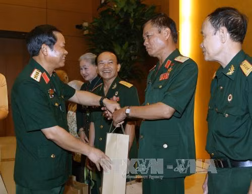 Phó Chủ tịch Quốc hội Đỗ Bá Tỵ gặp mặt Hội Truyền thống bộ đội Trường Sơn ảnh 1
