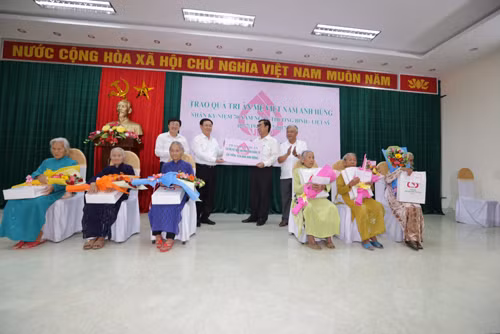 Phó Thủ tướng Vương Đình Huệ tri ân các anh hùng liệt sỹ ảnh 3
