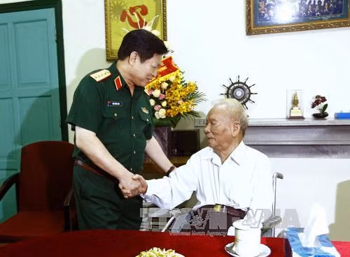  Bộ Quốc phòng thăm tặng quà nguyên Lãnh đạo Đảng, Nhà nước ảnh 1