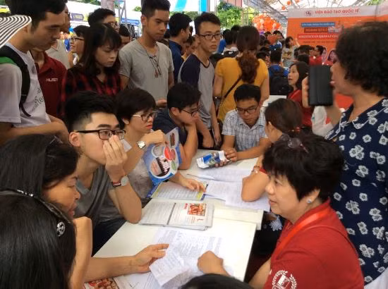  Các trường đại học tiếp tục công bố ngưỡng xét tuyển ảnh 1