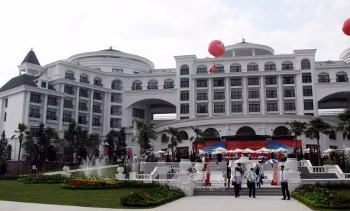 Bãi Cháy 'cháy phòng' nghỉ vào dịp cuối tuần ảnh 1