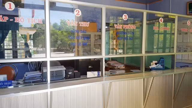 Cán bộ xã đi nghỉ mát giữa tuần vì cuối tuần bận... đám cưới? ảnh 1