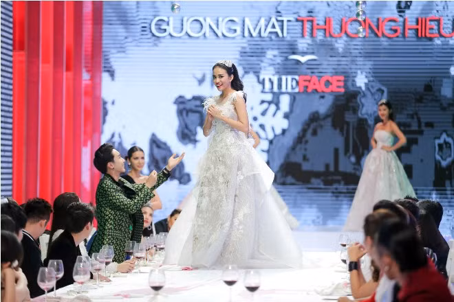Thiên Nga lộng lẫy mặc váy cô dâu, nhận nhẫn của 'soái ca' Key trong thử thách The Face ảnh 11