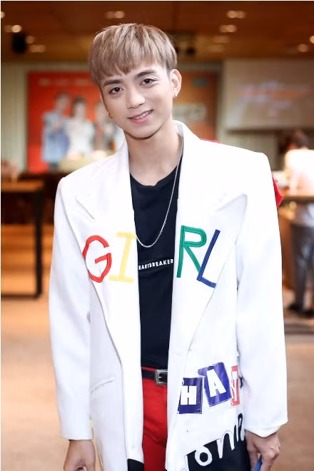 Giữa scandal vừa yêu đã chia tay Hiền Hồ, Soobin Hoàng Sơn cá tính dự họp báo The Voice Kids ảnh 5