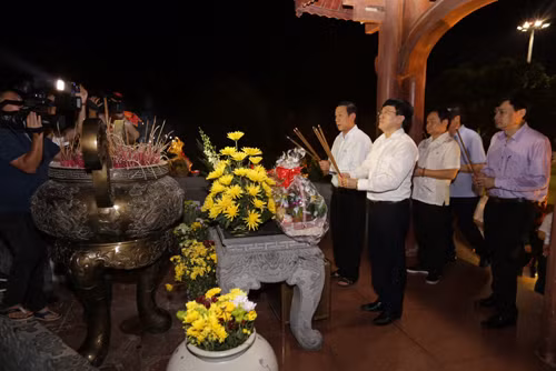 Phó Thủ tướng Vương Đình Huệ tri ân các anh hùng liệt sỹ ảnh 4