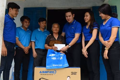 Asanzo tặng tivi cho các Mẹ Việt Nam anh hùng ở Củ Chi ảnh 1