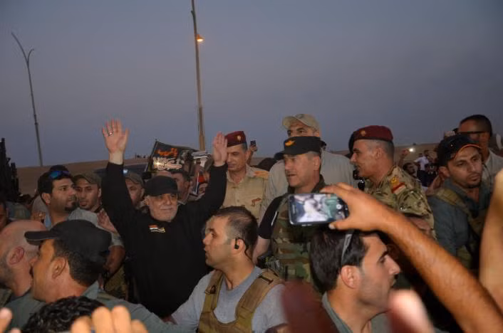Đánh bại IS tại Mosul, Thủ tướng Iraq đích thân tới thực địa chúc mừng chiến thắng ảnh 1