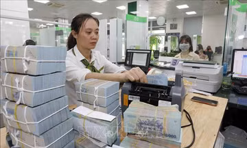 Chứng chỉ tiền gửi 'đua' lãi suất, hút dòng tiền