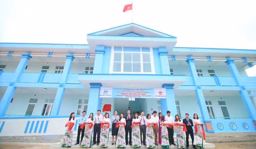 Chubb Life tặng trường học mới tại Quảng Bình ảnh 1