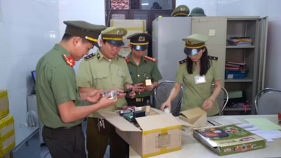Phát hiện 2.500 đơn vị mỹ phẩm, điện tử đã qua sử dụng nhập lậu tại Nghệ An ảnh 1