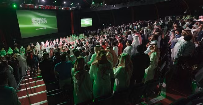 Người dân Saudi Arabia lần đầu đến rạp xem phim sau hơn 35 năm ảnh 1