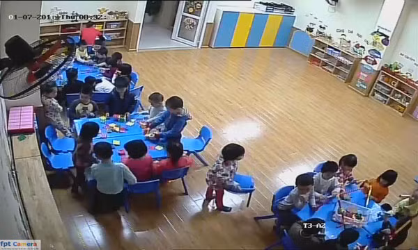 Khi phụ huynh soi camera lớp học ảnh 1
