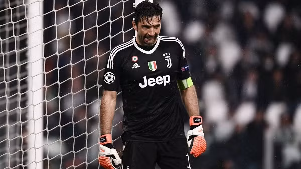 Xem Cristiano Ronaldo rực sáng trên ‘sàn diễn’ lượt đi tứ kết Champions League ảnh 5