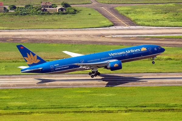 Vietnam Airrlines dừng bay 5 chuyến, lùi 4 chuyến do ảnh hưởng của bão Hato ảnh 1
