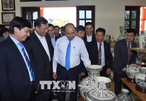Thủ tướng Nguyễn Xuân Phúc: Tôn vinh và phát huy tài năng những 'bàn tay vàng' của nghề gốm Chu Đậu ảnh 3