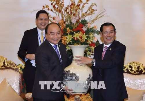 Thủ tướng Nguyễn Xuân Phúc gặp song phương với Thủ tướng Campuchia ảnh 2