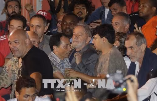 Đụng độ liên quan vụ bắt giữ cựu Tổng thống Brazil Lula da Silva ảnh 1