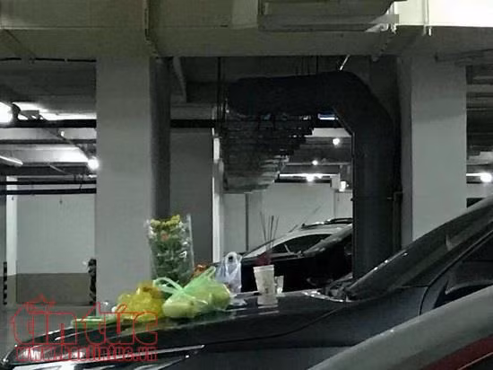 Nguy cơ cháy nổ đe dọa hàng ngàn cư dân vì tục... cúng xe dưới tầng hầm ảnh 1