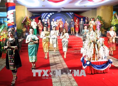 Hơn 500 lưu học sinh Lào đón Tết cổ truyền Bunpimay ấm áp ở Huế ảnh 1