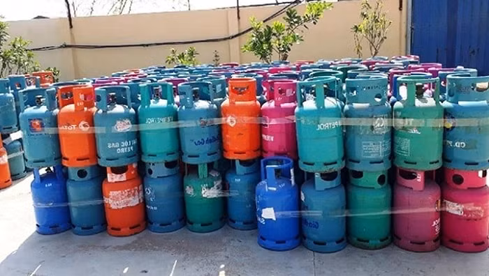 Ra quân xử lý sang chiết, kinh doanh gas trái phép ảnh 1