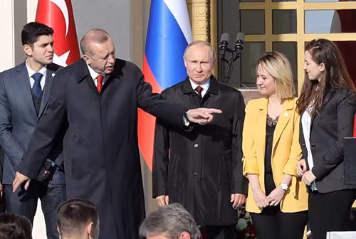 Tổng thống Erdogan, Tổng thống Putin chụp ảnh cùng dàn kiều nữ Thổ Nhĩ Kỳ ảnh 1
