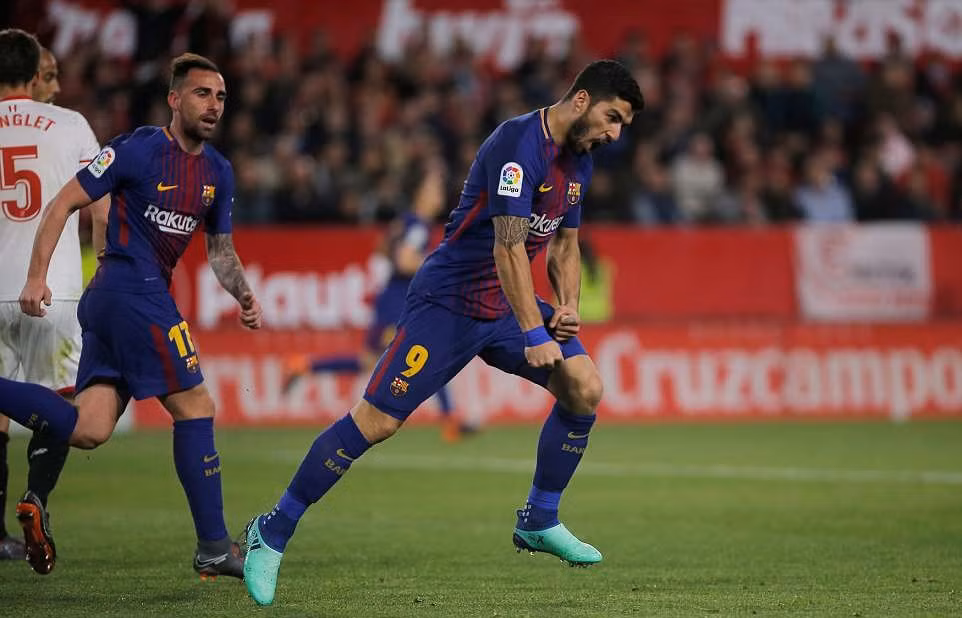 Xem clip Messi tỏa sáng phút 89 giúp Barca thoát thua trước Sevilla ảnh 2