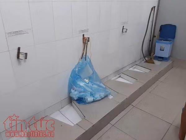 Nhà vệ sinh bệnh viện vẫn là nỗi sợ của người bệnh ảnh 2