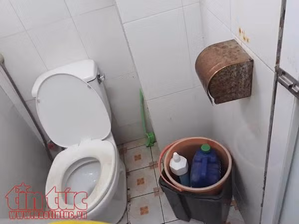 Nhà vệ sinh bệnh viện vẫn là nỗi sợ của người bệnh ảnh 3