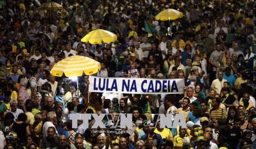 Brazil: Tuần hành yêu cầu thi hành án tù cựu Tổng thống Lula do tham nhũng ảnh 2